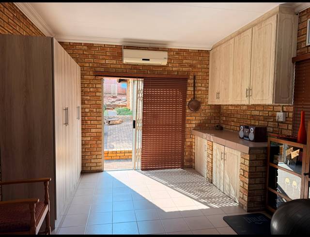 4 BEDROOM HOUSE FOR SALE IN CASHAN